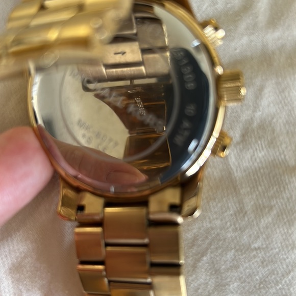 Michael Kors Runway gold chronograph unisex watch - excellent condition - Picture 8 of 8